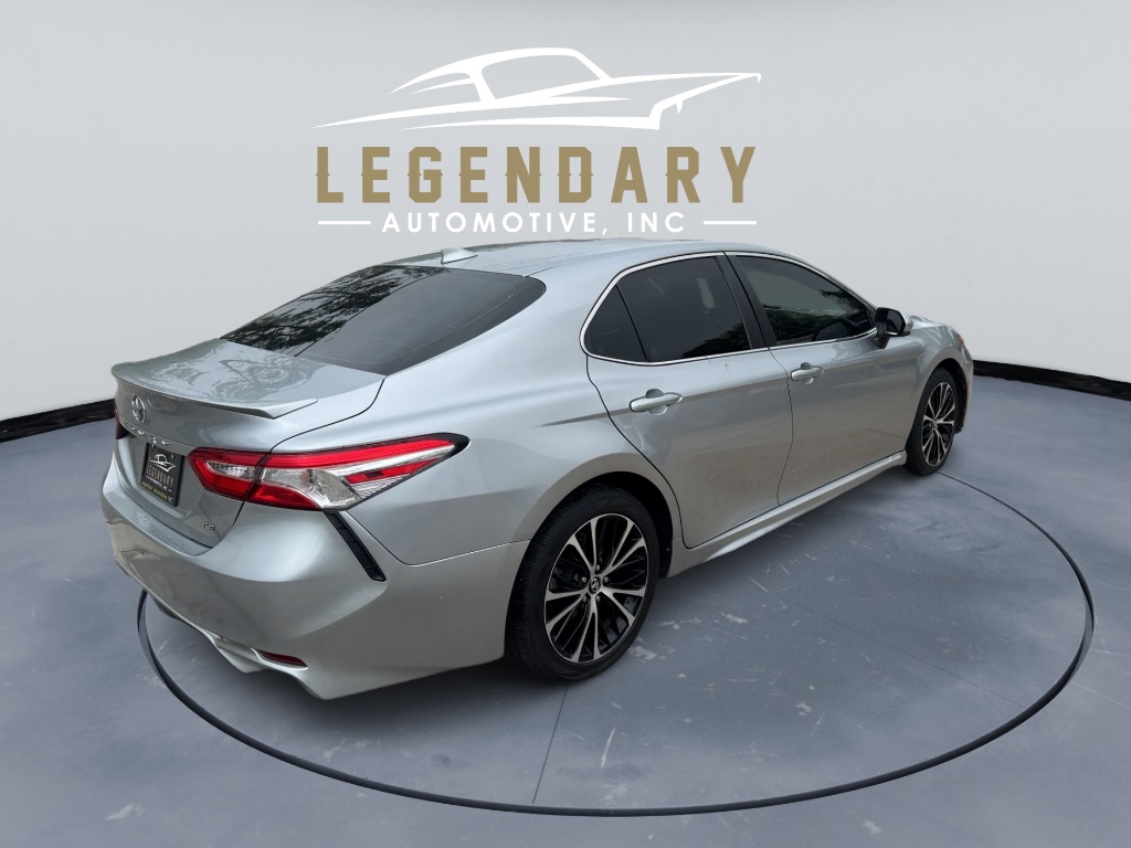 2020 Toyota Camry SE photo 6