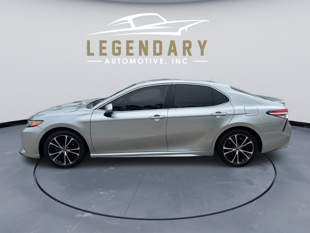 2020 Toyota Camry SE photo 9
