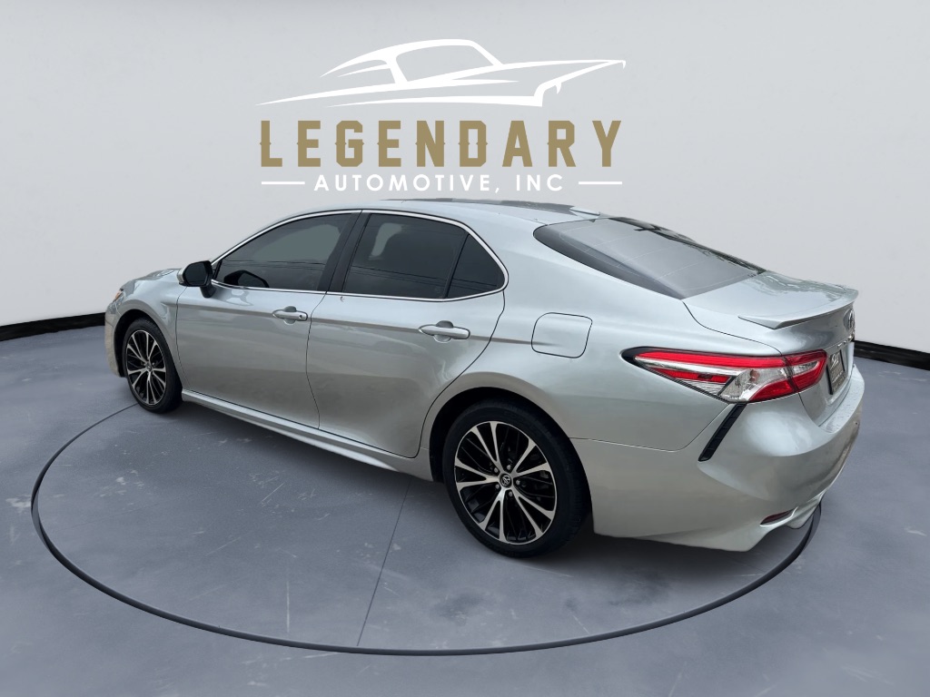 2020 Toyota Camry SE photo 8