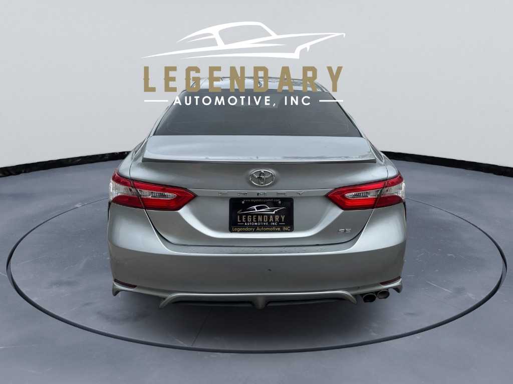2020 Toyota Camry SE photo 7