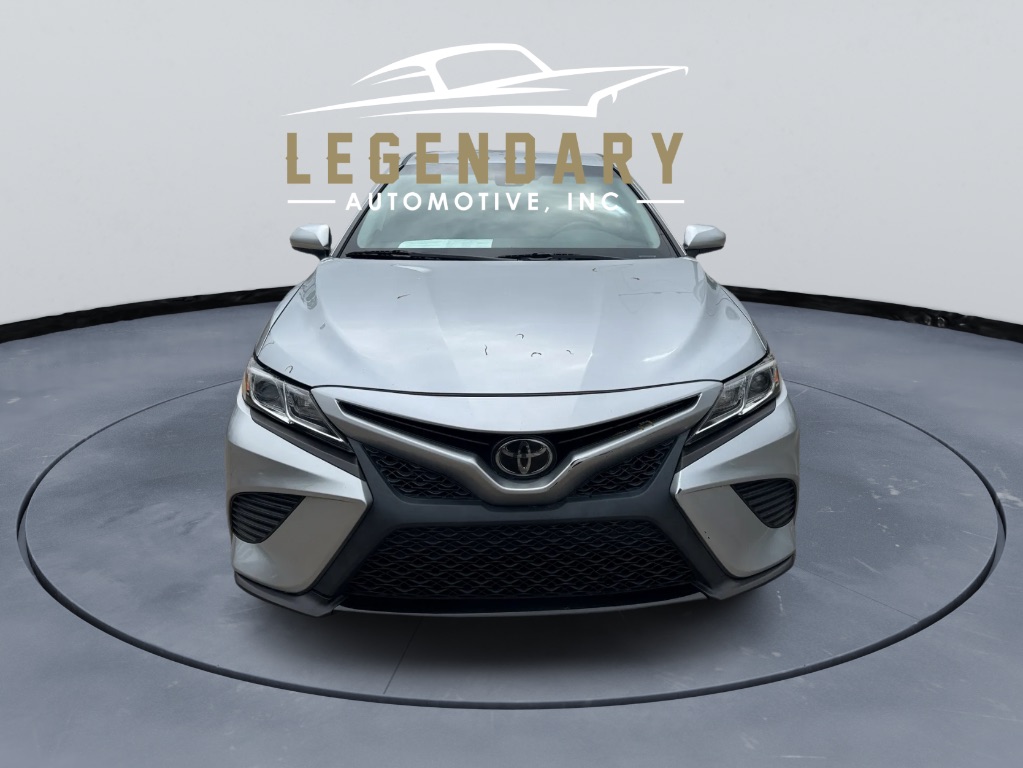 2020 Toyota Camry SE photo 3