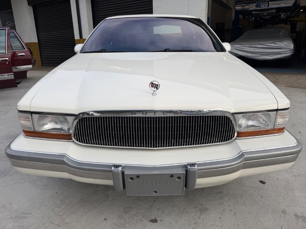 1993 Buick Roadmaster - Photo 10