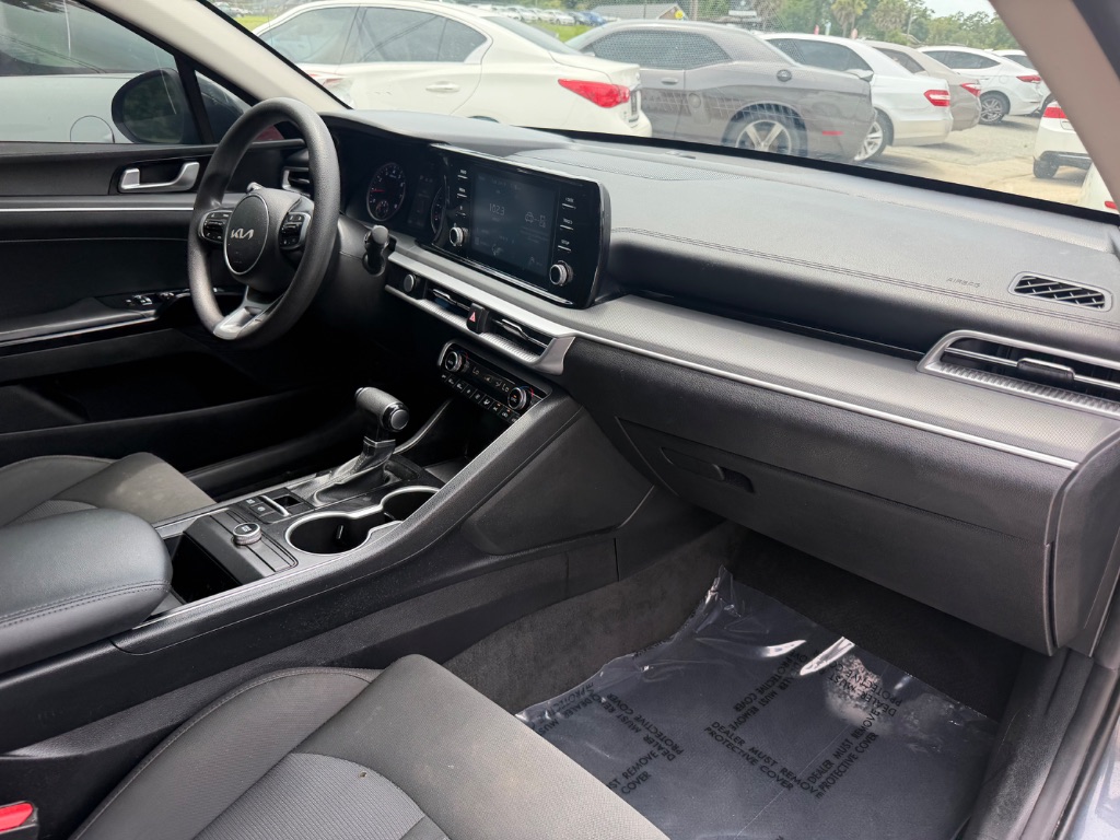 2022 Kia K5 LXS - Photo 17