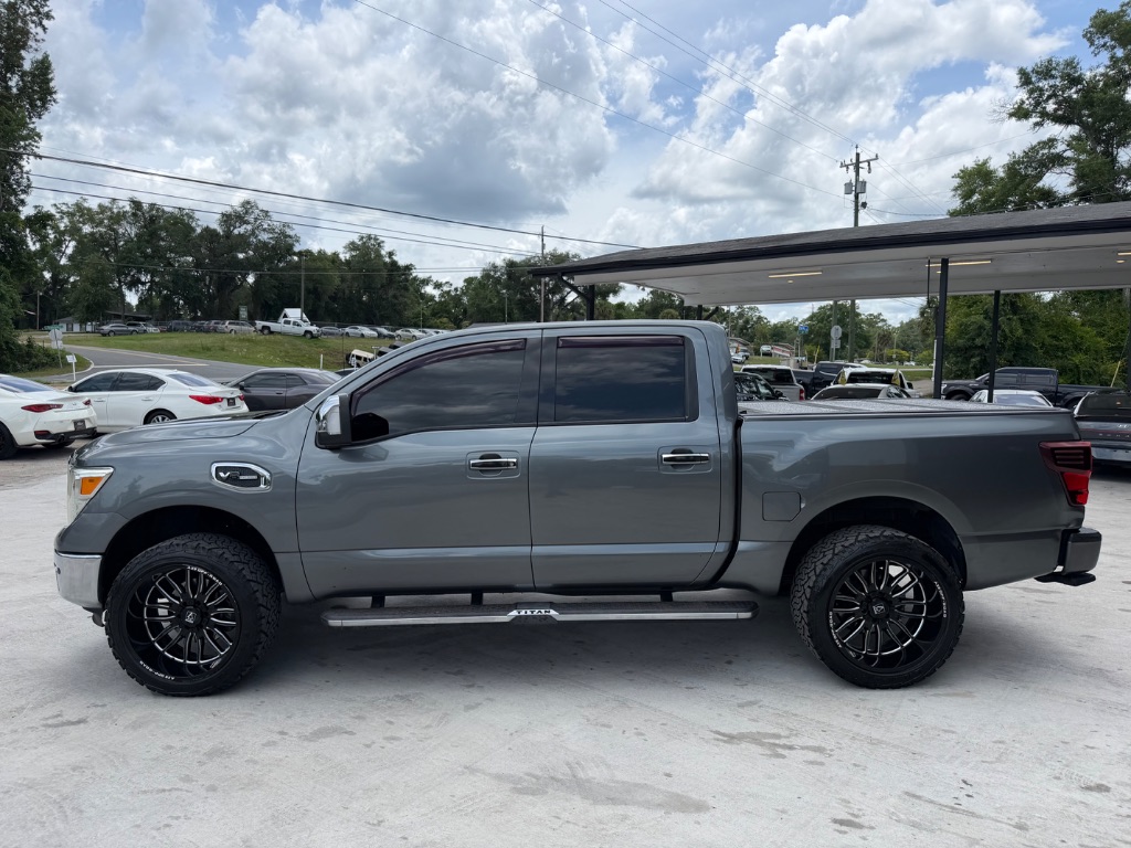 2017 Nissan Titan SL 4X2 Crew Cab's photo